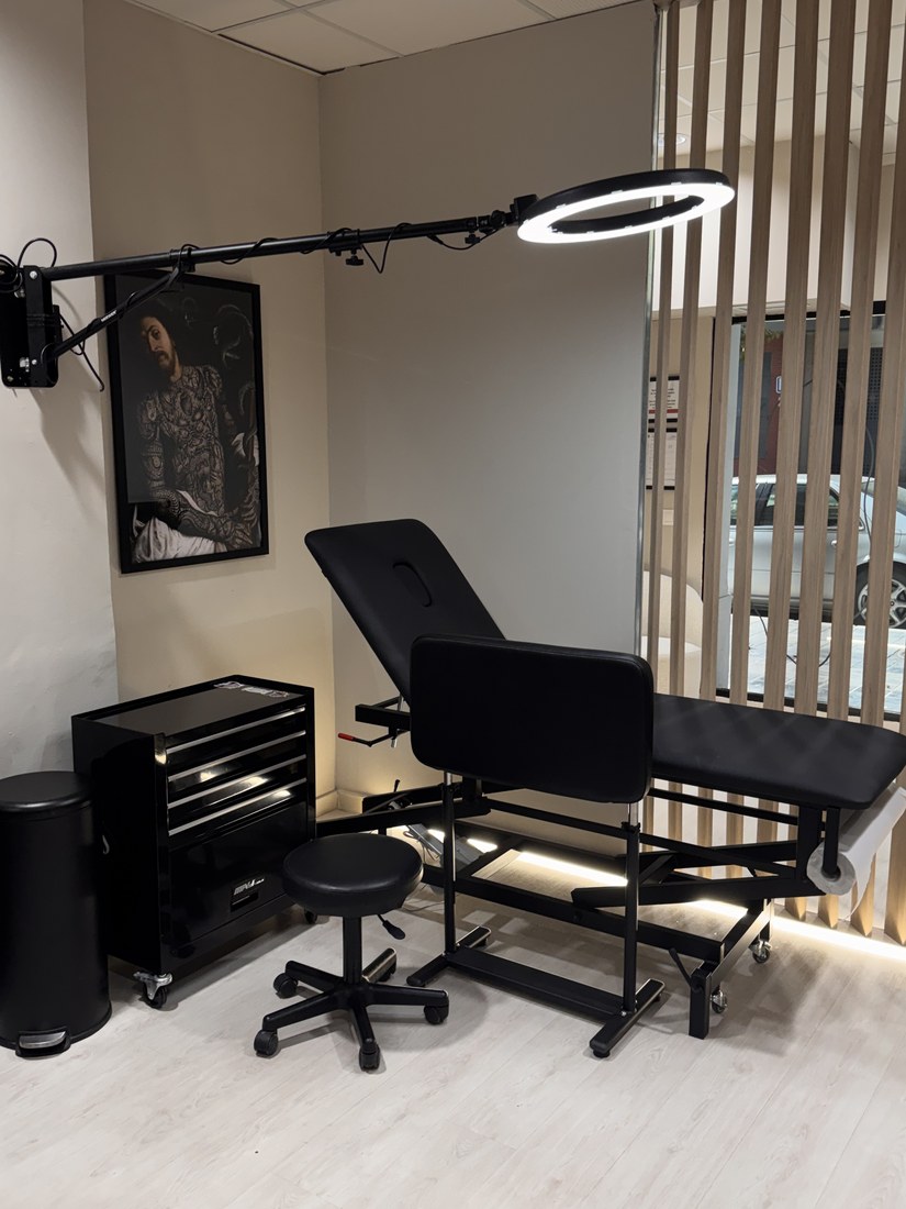 Cabina de tatuar en Debuenatinta